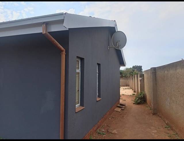 3 BEDROOM HOUSE FOR SALE IN LENASIA EXT 10